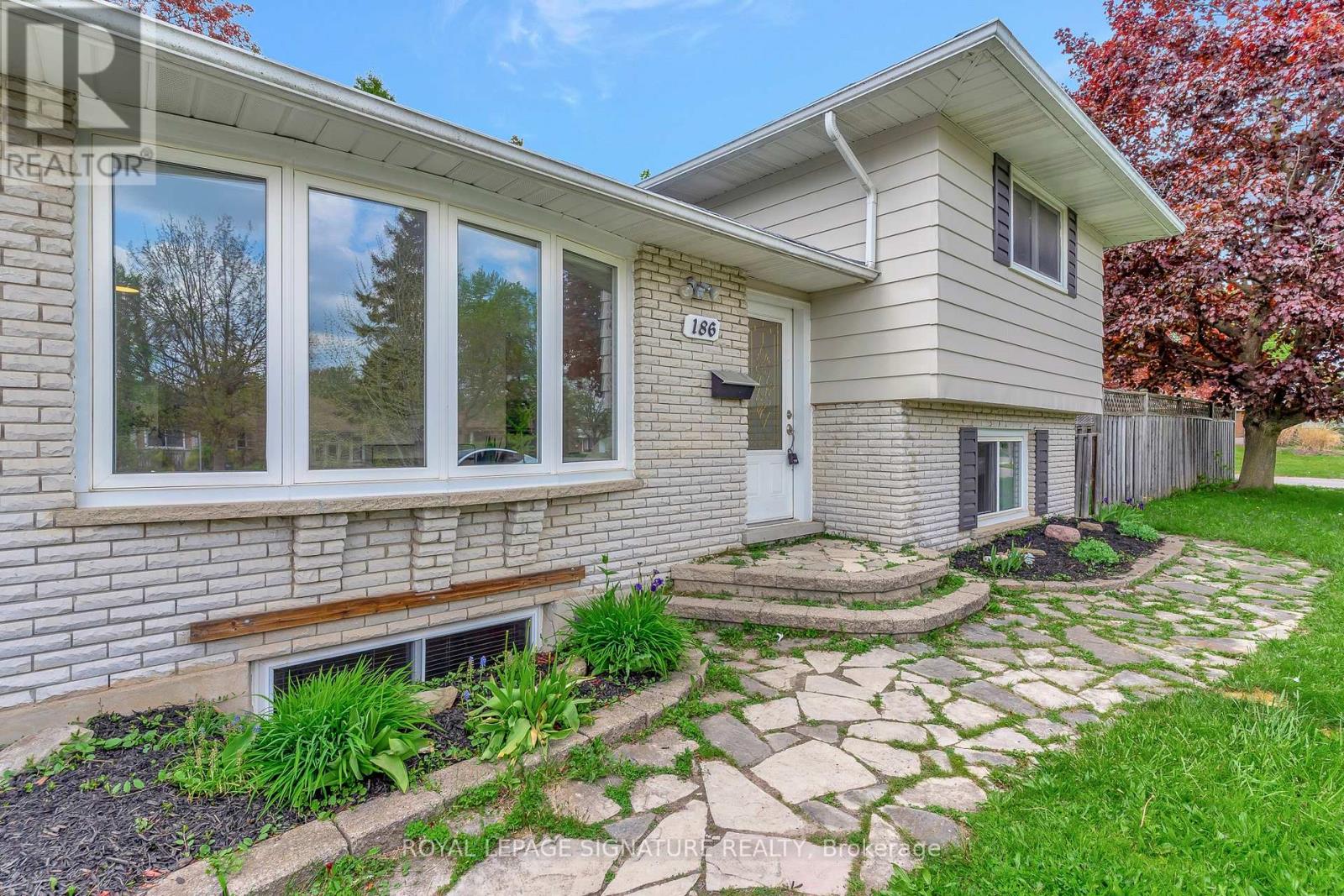 Property at 186 CEDARBRAE AVENUE image 4
