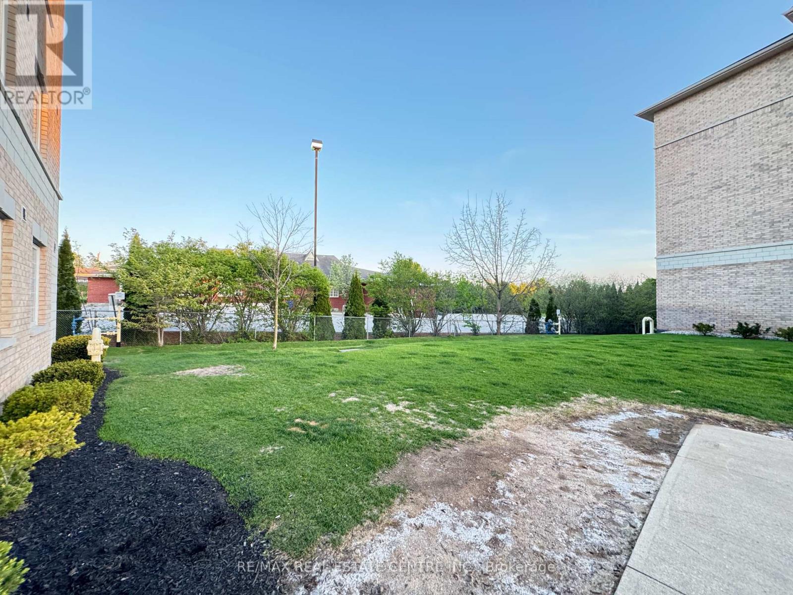Property at 111 - 1083 GORDON STREET S image 4