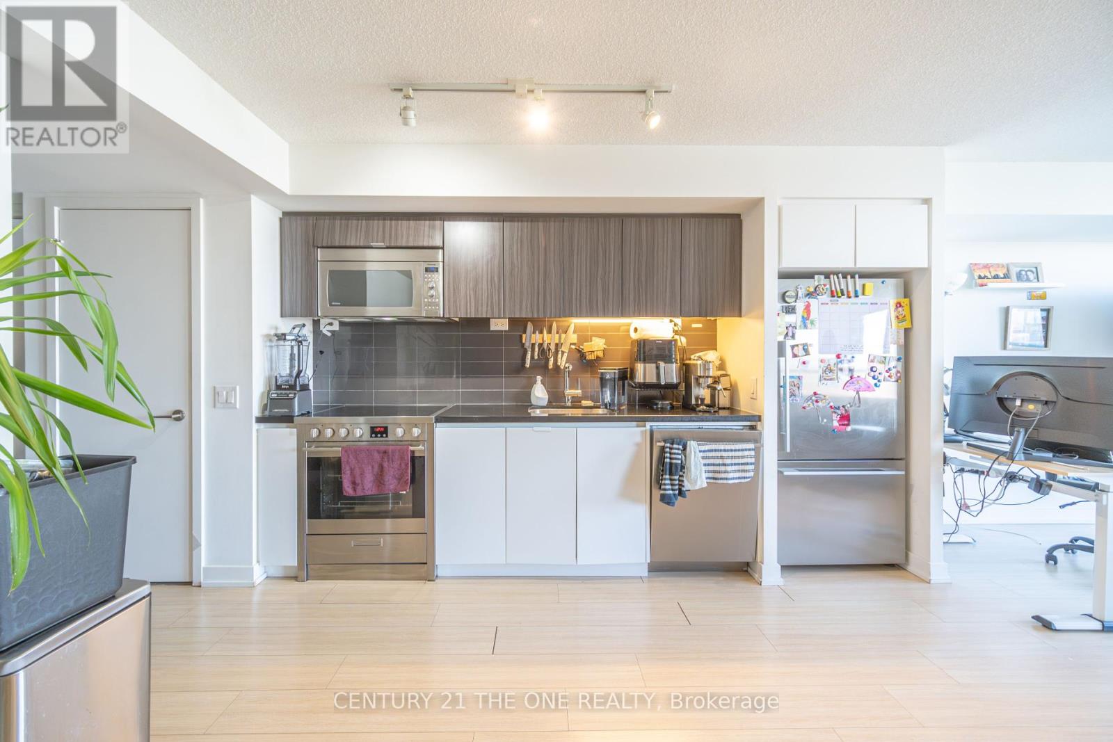 1003 - 75 Queens Wharf Road, Toronto, Ontario  M5V 0J8 - Photo 5 - C12155902