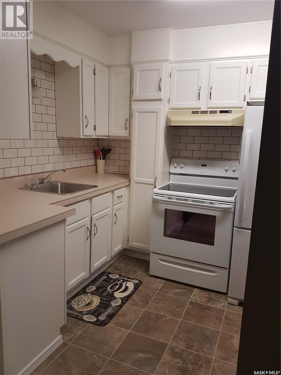 319 19th Street E, Prince Albert, Saskatchewan  S6V 1J8 - Photo 2 - SK005616