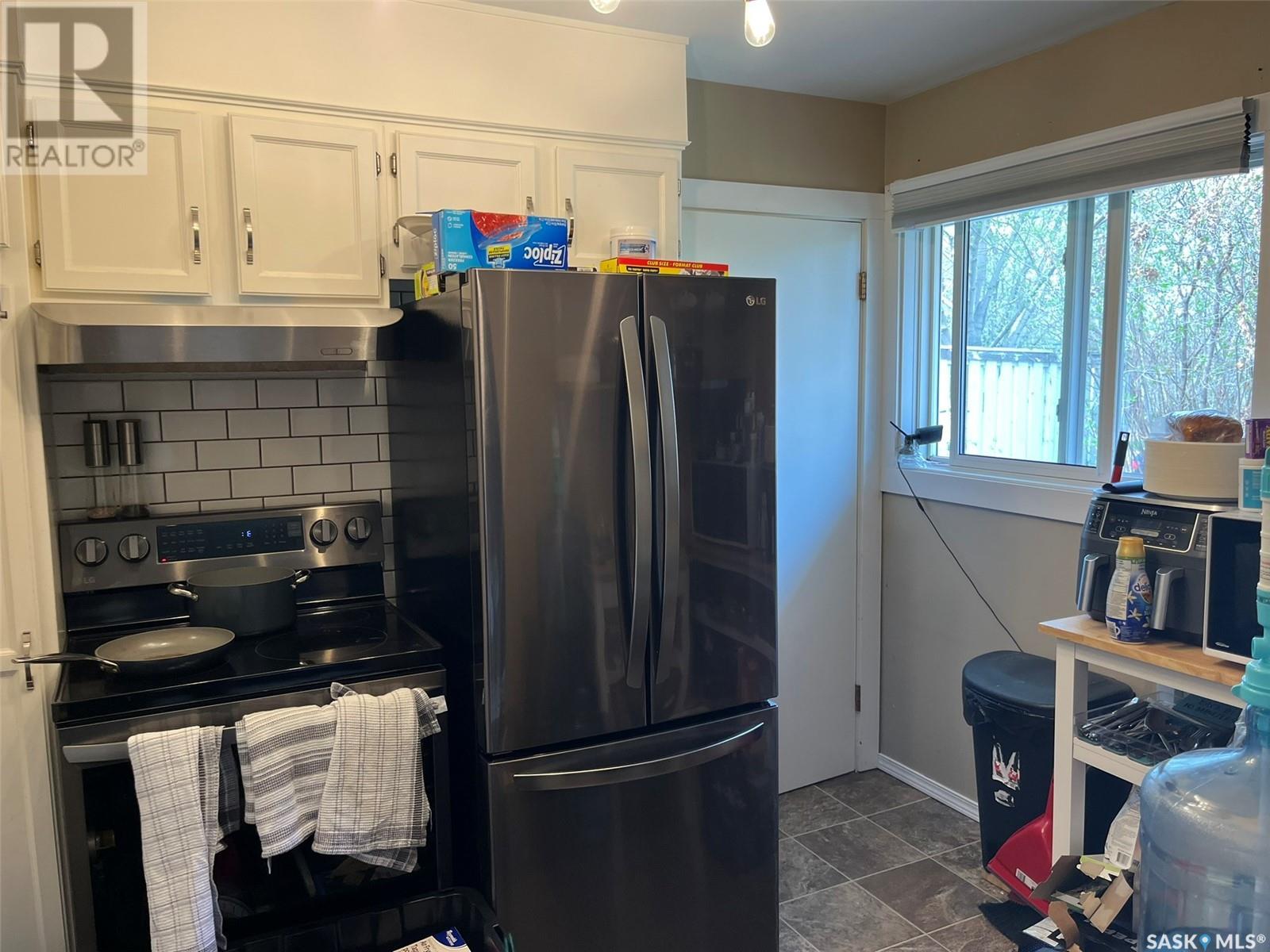 Property at 319 19th STREET E image 3