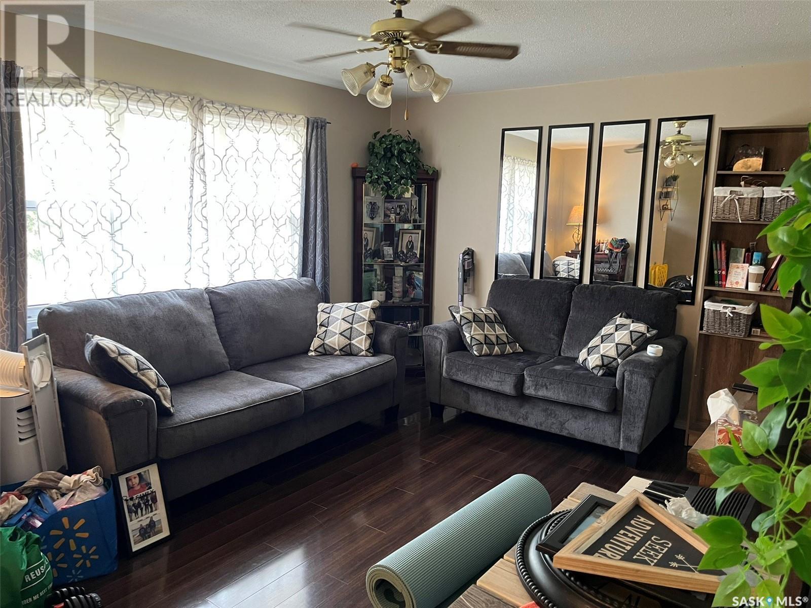 Property at 319 19th STREET E image 4