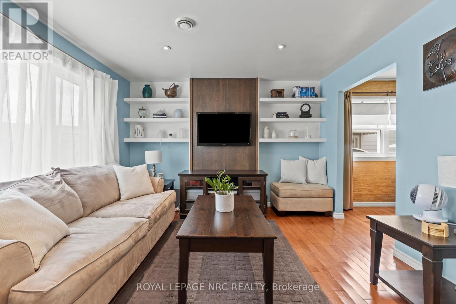43 Boulton Place, St. Catharines, Ontario  L2M 5L5 - Photo 3 - X12155940