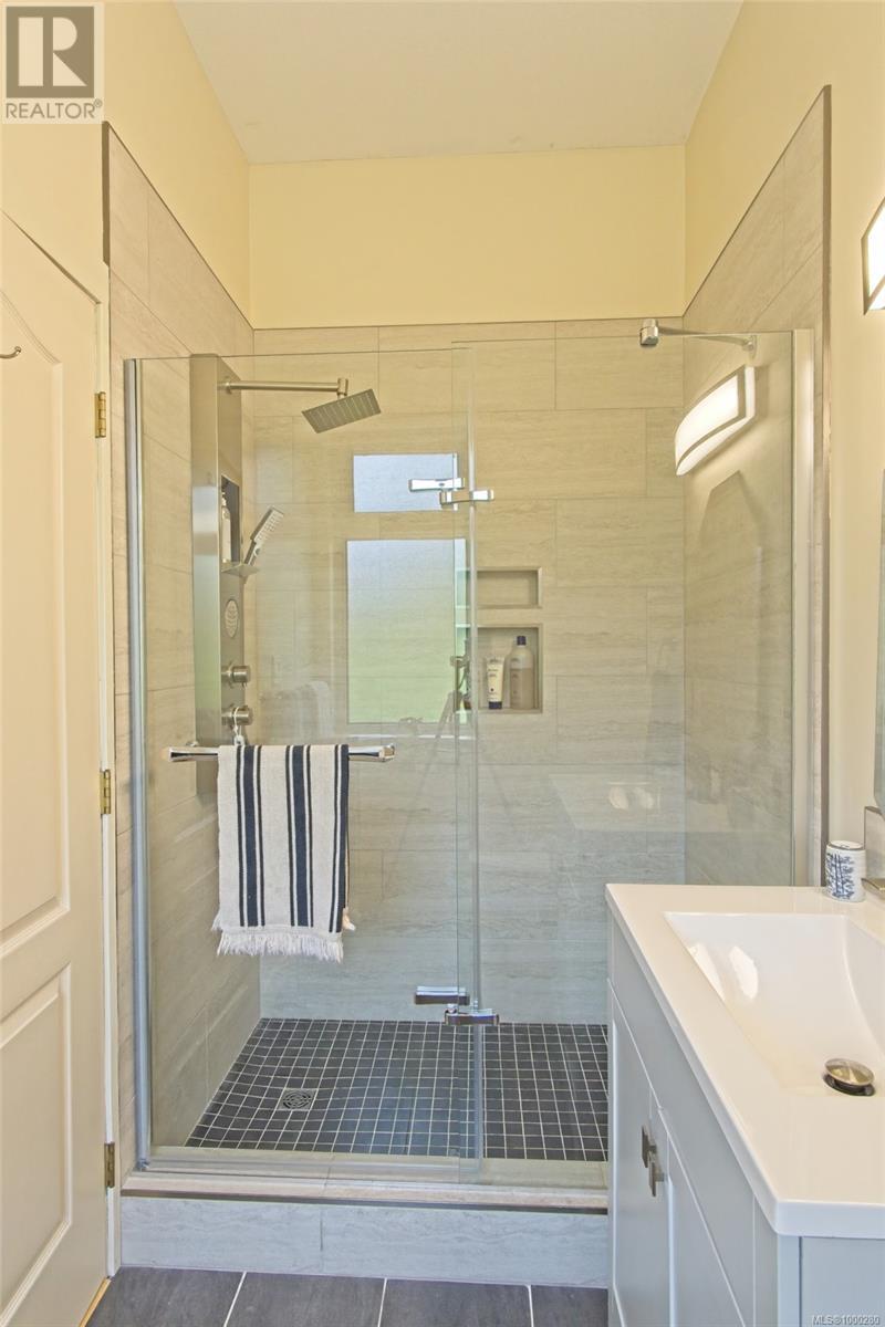 936 Amphitrite Pl, Ucluelet, British Columbia  V0R 3A0 - Photo 12 - 1000280