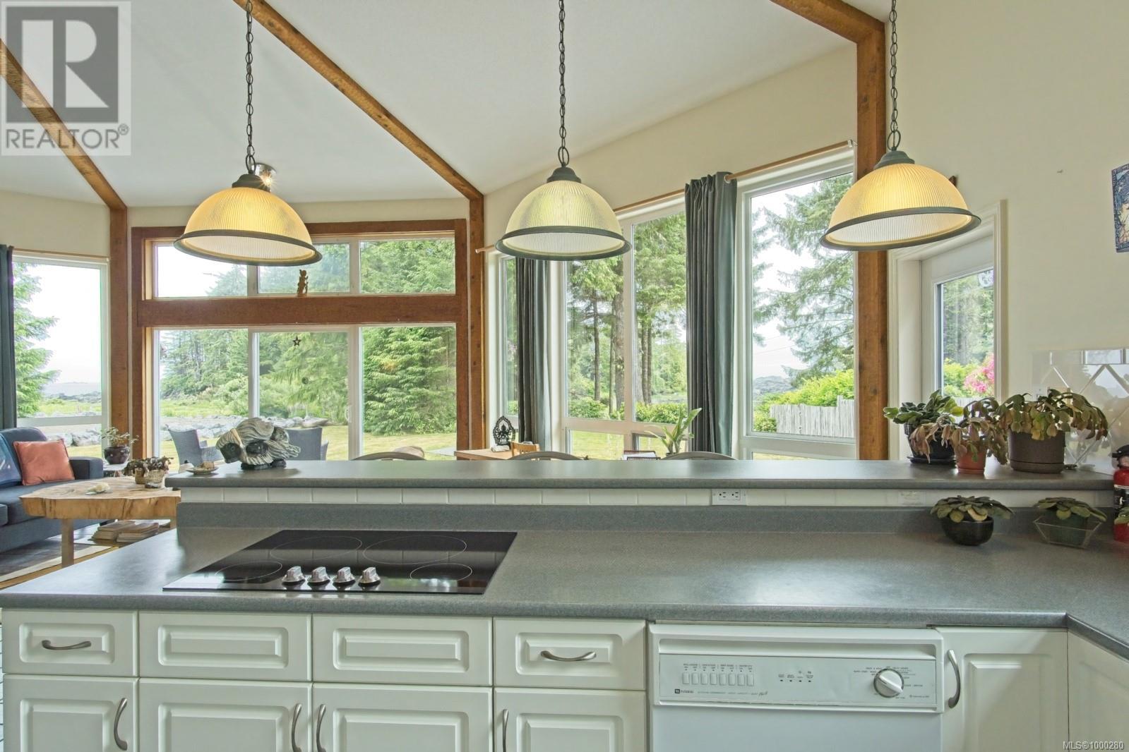 936 Amphitrite Pl, Ucluelet, British Columbia  V0R 3A0 - Photo 5 - 1000280