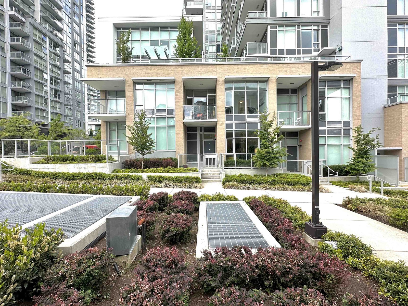 5 13350 Central Avenue, Surrey, British Columbia  V3T 0S1 - Photo 2 - R3003539