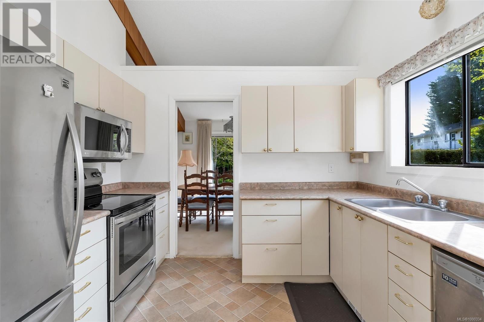 4370 Paramont Pl, Saanich, British Columbia  V8N 5V6 - Photo 12 - 1000334