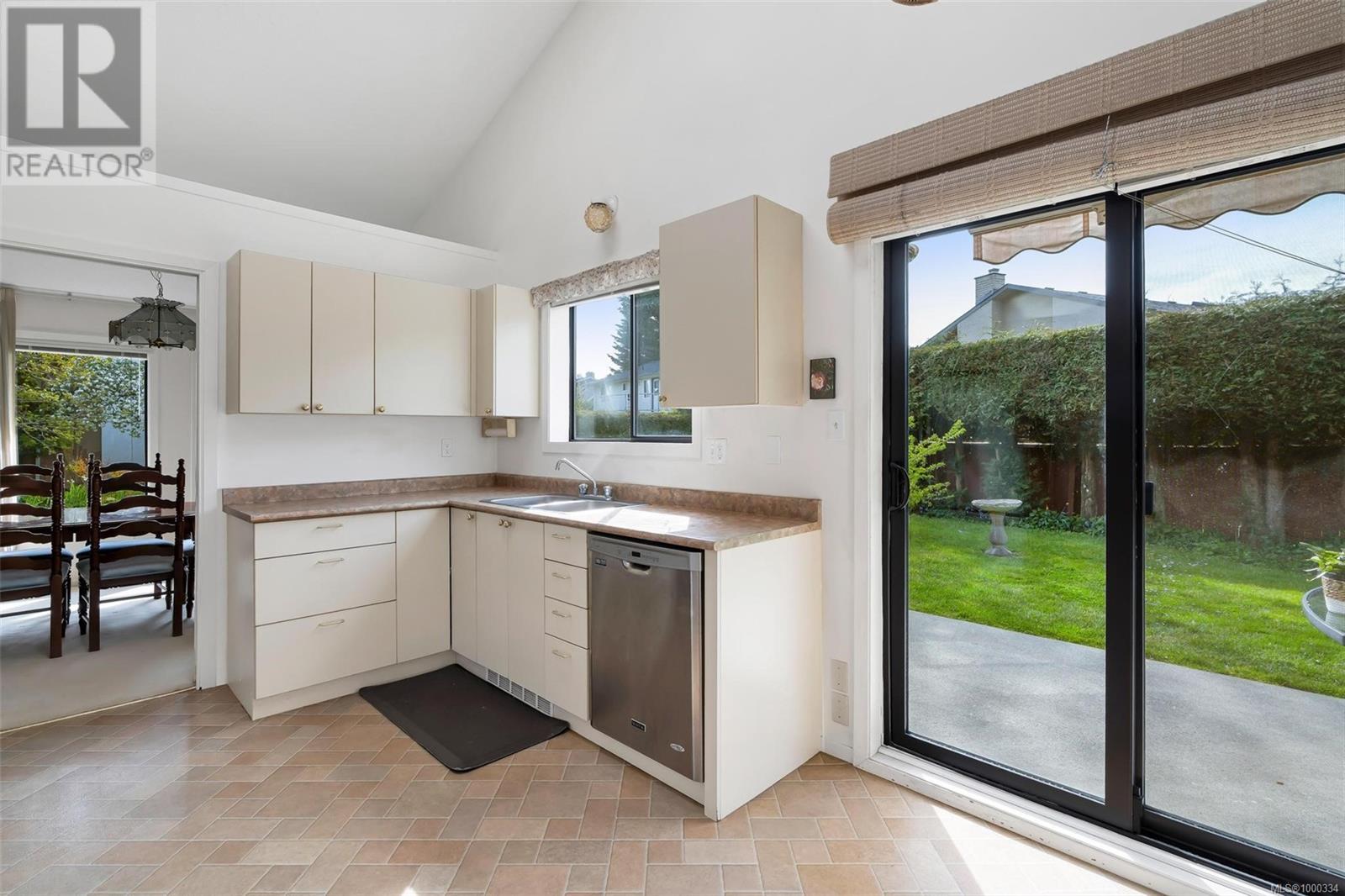 4370 Paramont Pl, Saanich, British Columbia  V8N 5V6 - Photo 14 - 1000334