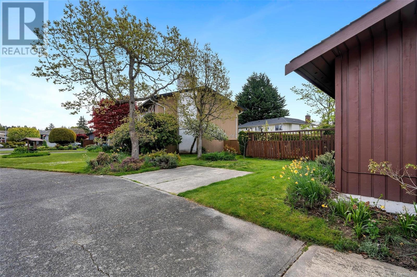 Property at 4370 Paramont Pl image 3