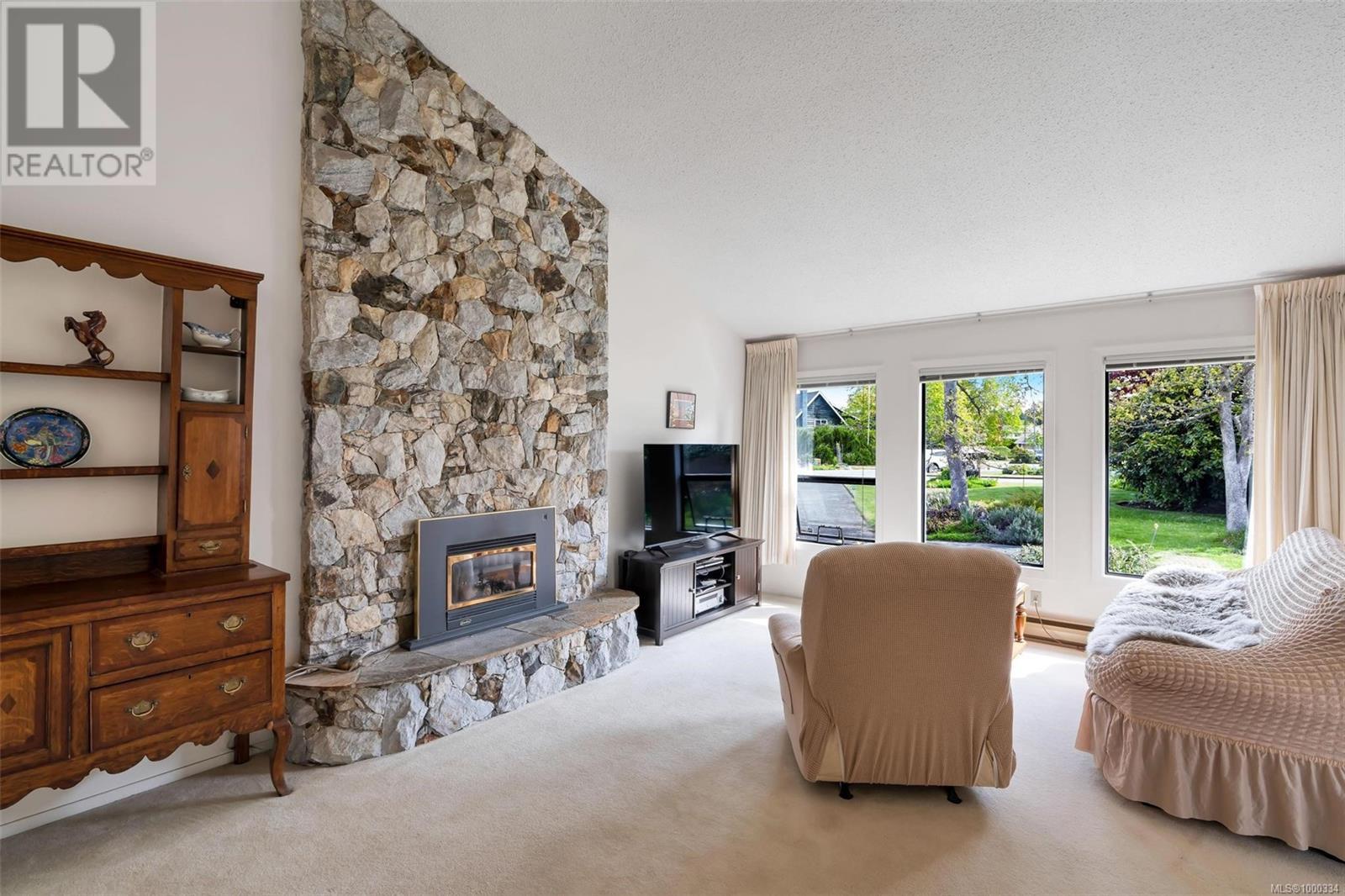4370 Paramont Pl, Saanich, British Columbia  V8N 5V6 - Photo 6 - 1000334