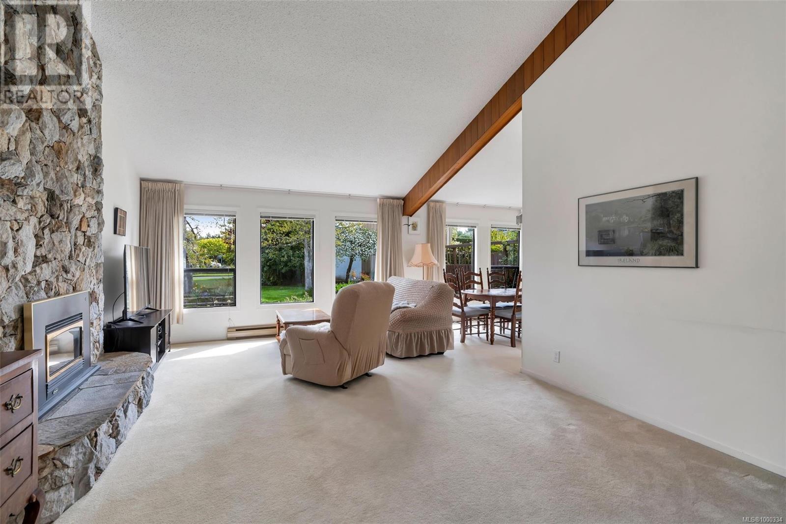 4370 Paramont Pl, Saanich, British Columbia  V8N 5V6 - Photo 8 - 1000334