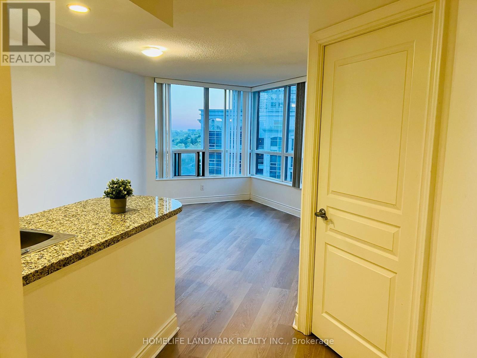 806 - 10 Northtown Way, Toronto, Ontario  M2N 7L4 - Photo 5 - C12155948