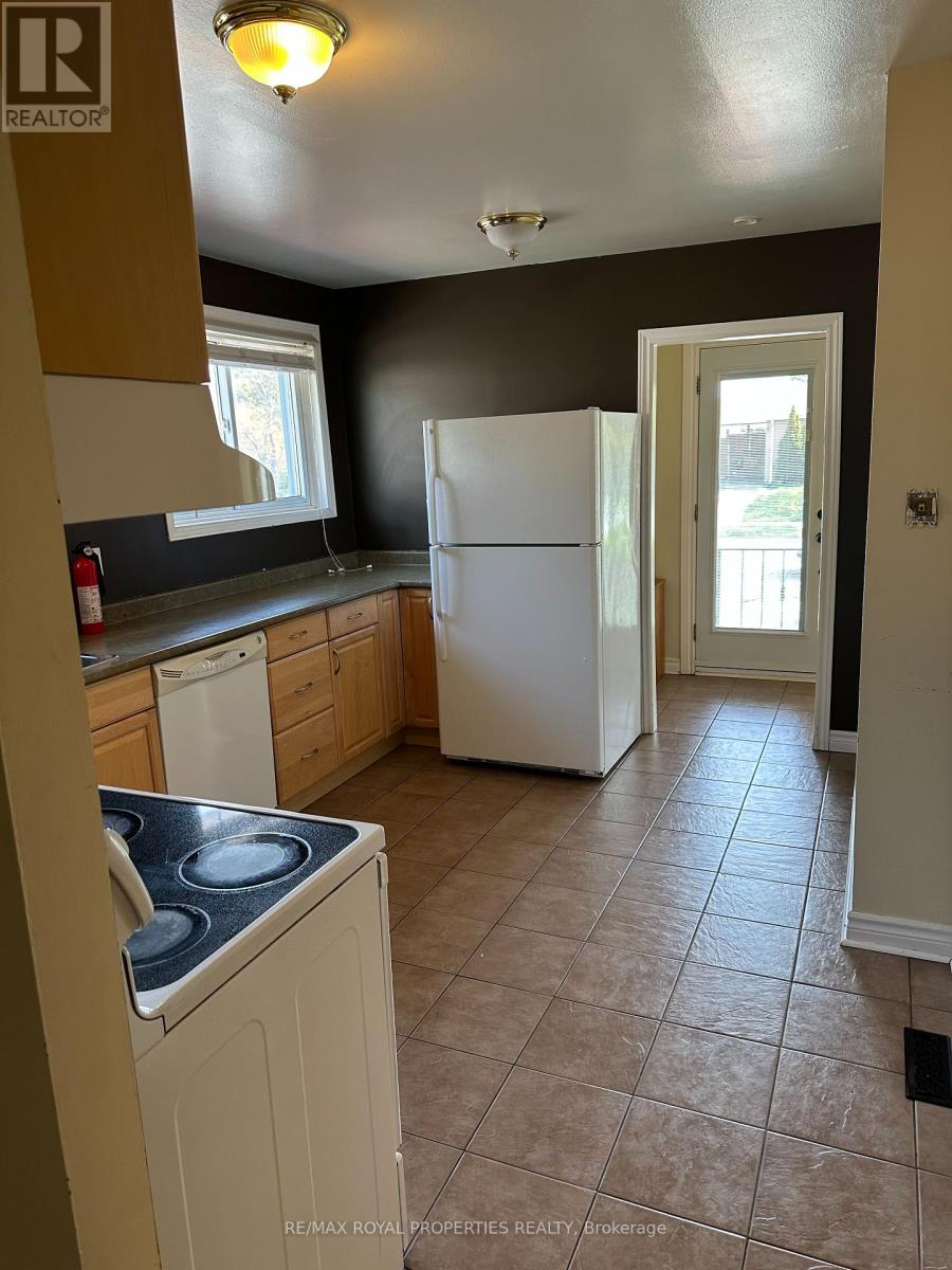 Main Floor - 872 Liverpool Road, Pickering, Ontario  L1W 1S4 - Photo 3 - E12154790