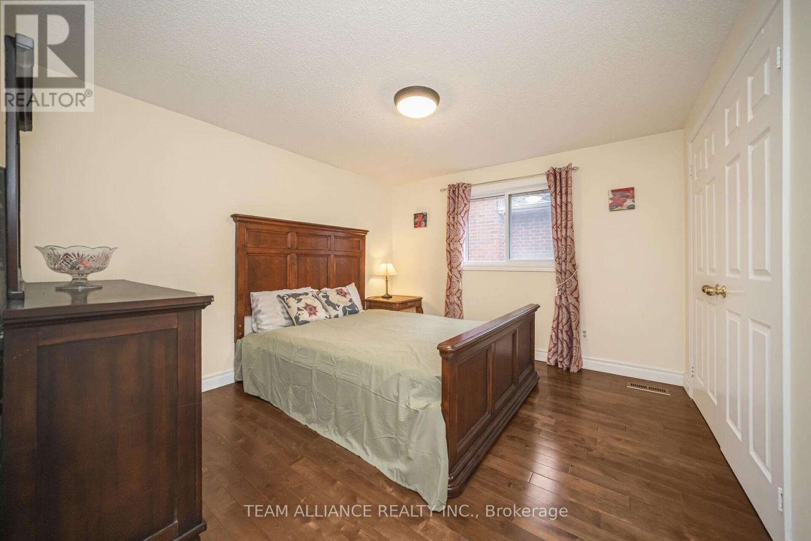 66 Barr Crescent, Brampton, Ontario  L6Z 3E2 - Photo 22 - W12050636