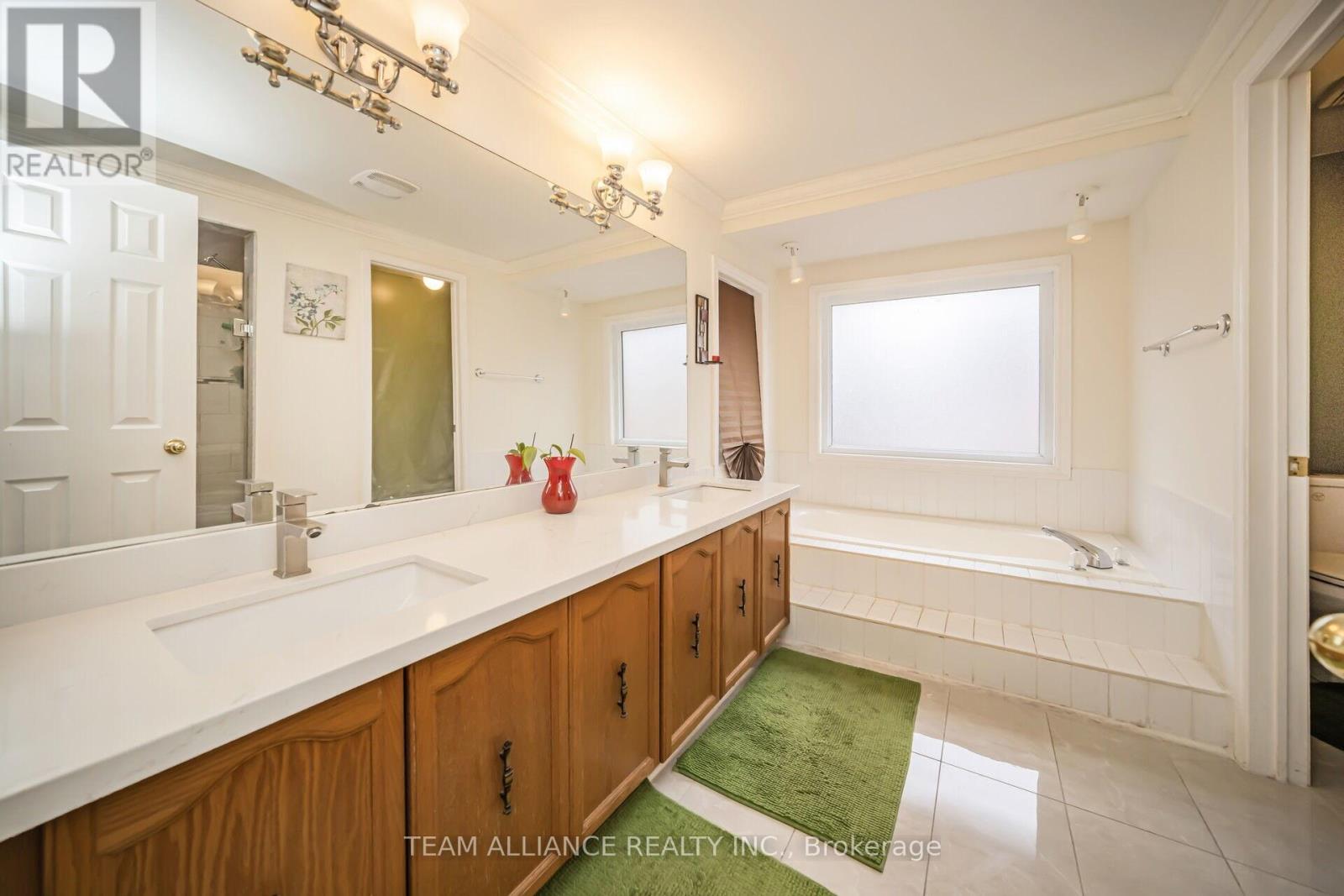 66 Barr Crescent, Brampton, Ontario  L6Z 3E2 - Photo 29 - W12050636