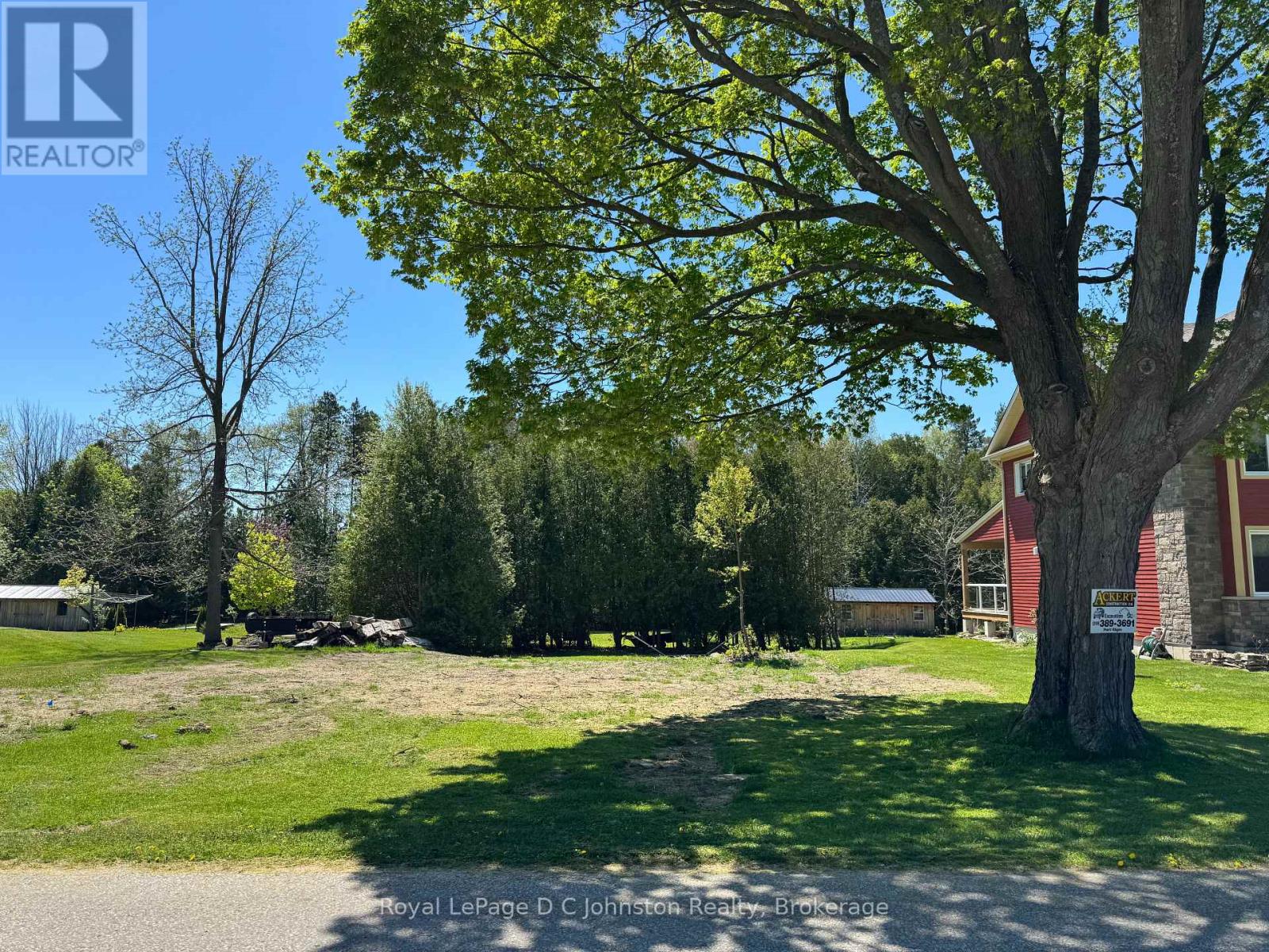 457 Clarendon Street, Saugeen Shores, Ontario  N0H 2L0 - Photo 2 - X12156004