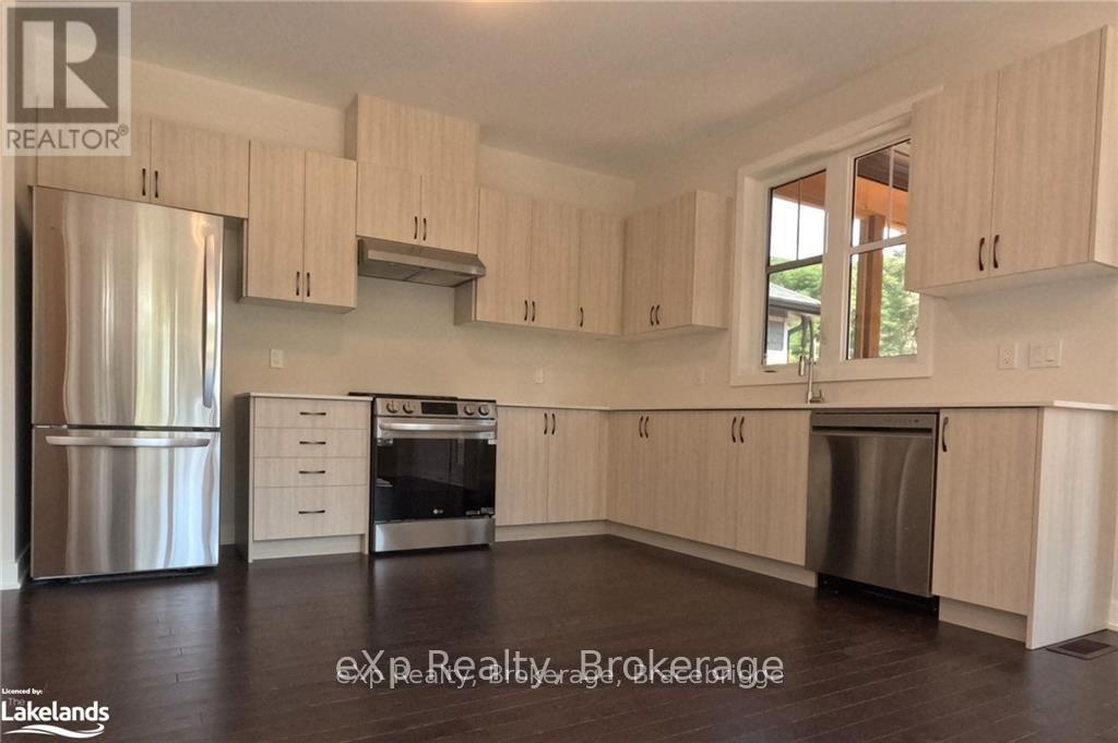 1052 Greensview Drive, Lake Of Bays, Ontario  P1H 0K1 - Photo 3 - X12154354