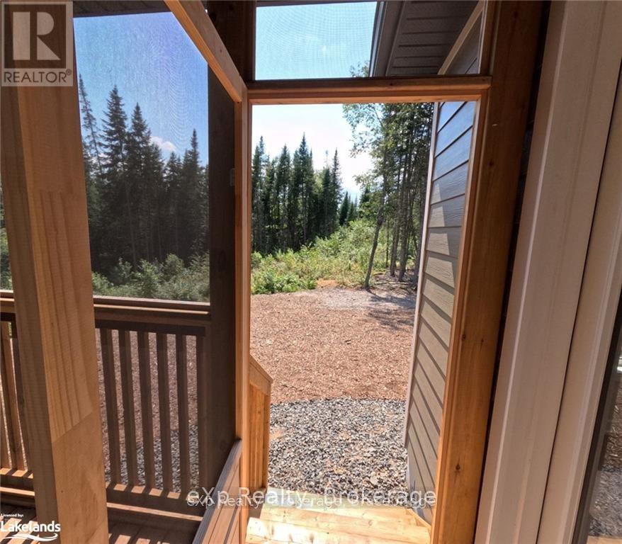 1052 Greensview Drive, Lake Of Bays, Ontario  P1H 0K1 - Photo 8 - X12154354