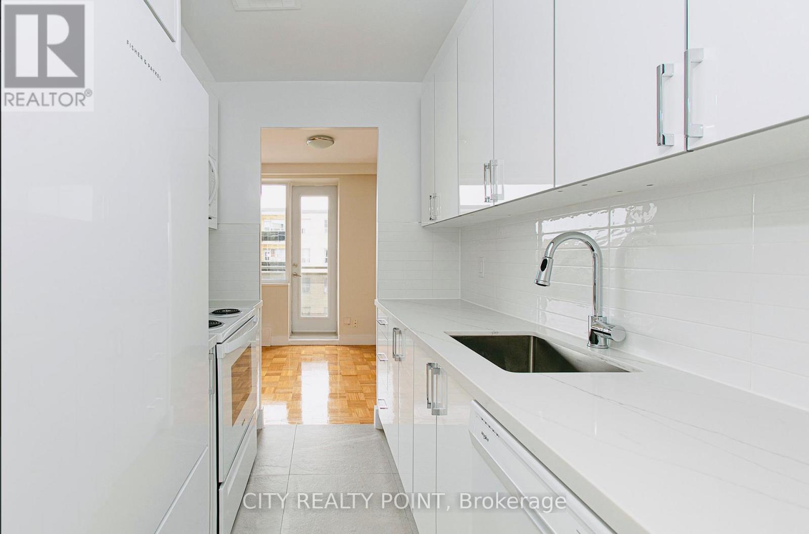 405 - 2 Grandstand Place, Toronto, Ontario  M4H 1E2 - Photo 2 - C12155991