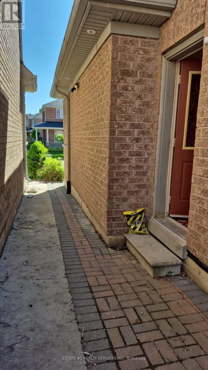 Lower - 10 Ferncroft Place, Brampton, Ontario  L7A 2Z6 - Photo 2 - W12155957