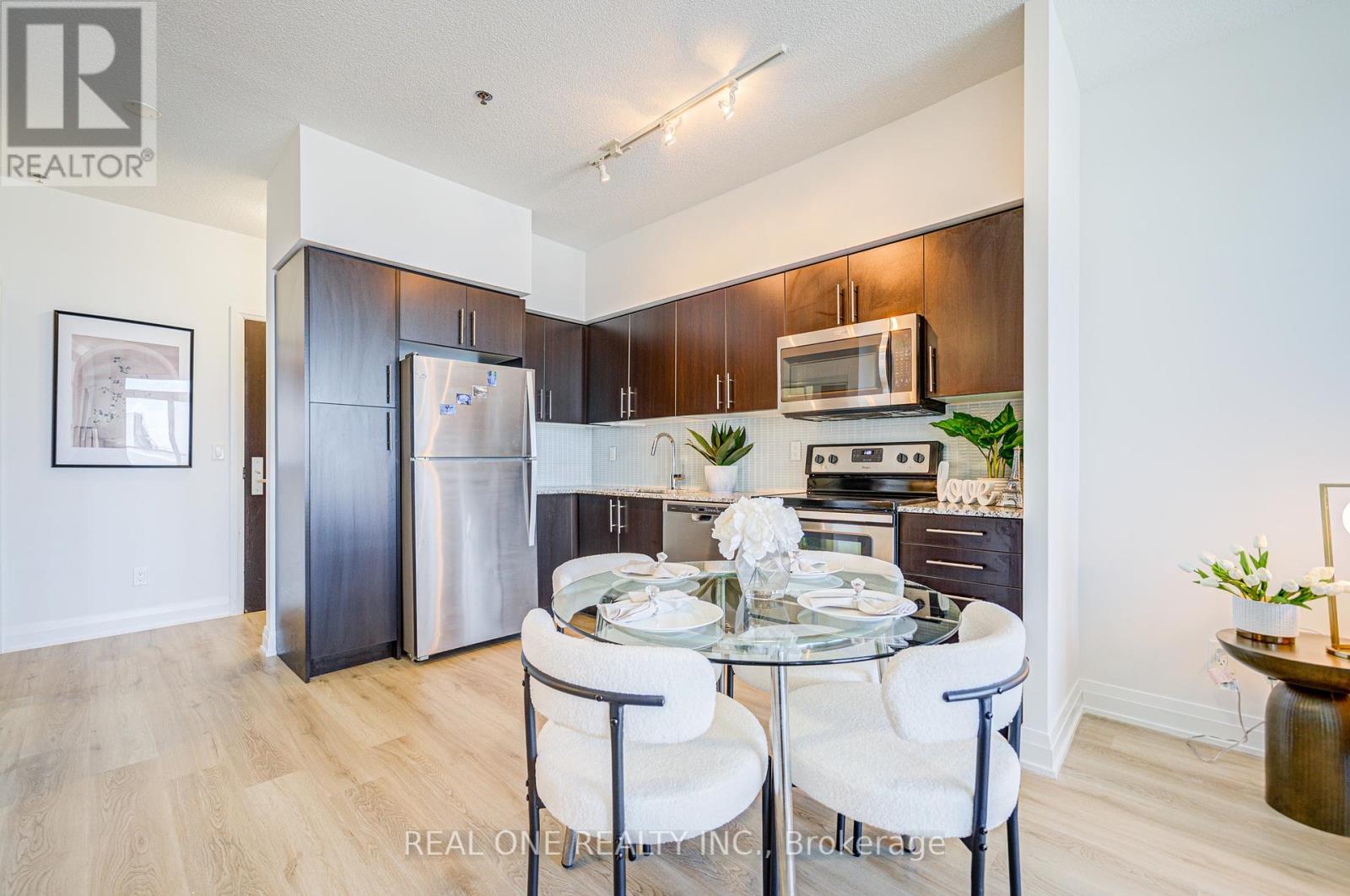 1008 - 55 Speers Road, Oakville (Qe Queen Elizabeth), Ontario  L6K 0H9 - Photo 5 - W12155972