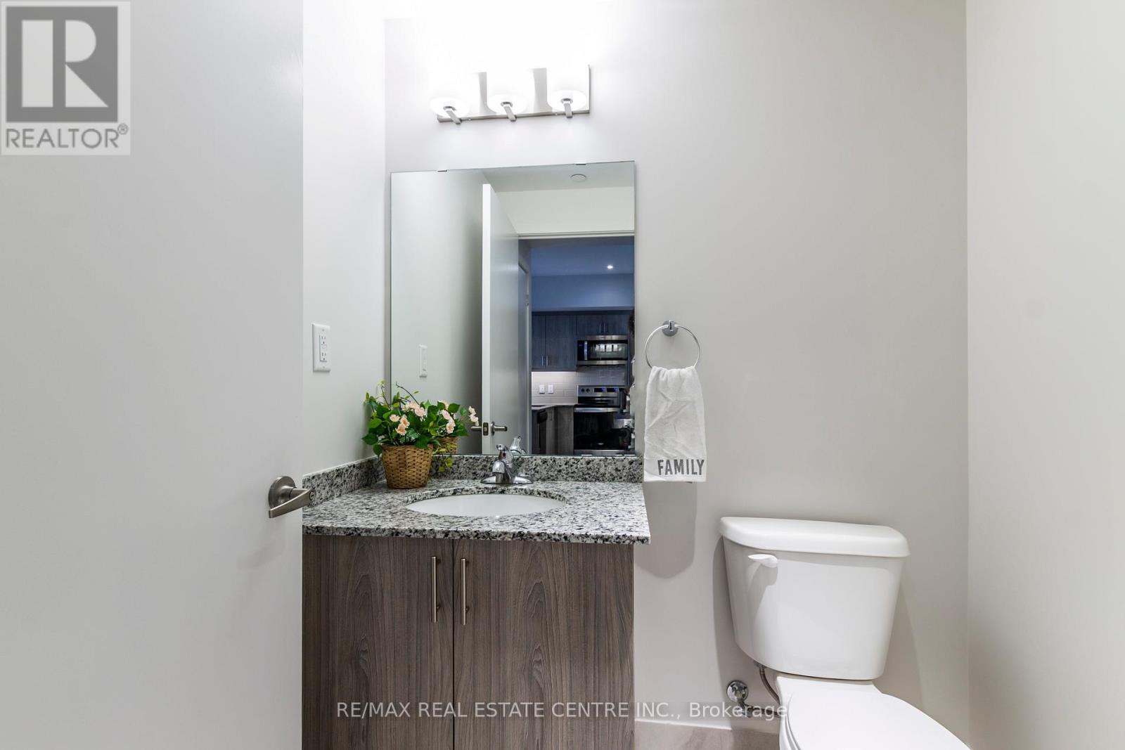 213 - 16 Markle Crescent, Hamilton, Ontario  L9G 0H4 - Photo 8 - X12156002