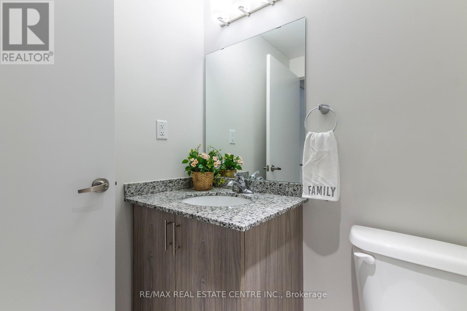 213 - 16 Markle Crescent, Hamilton (Ancaster), Ontario  L9G 0H4 - Photo 9 - X12156002