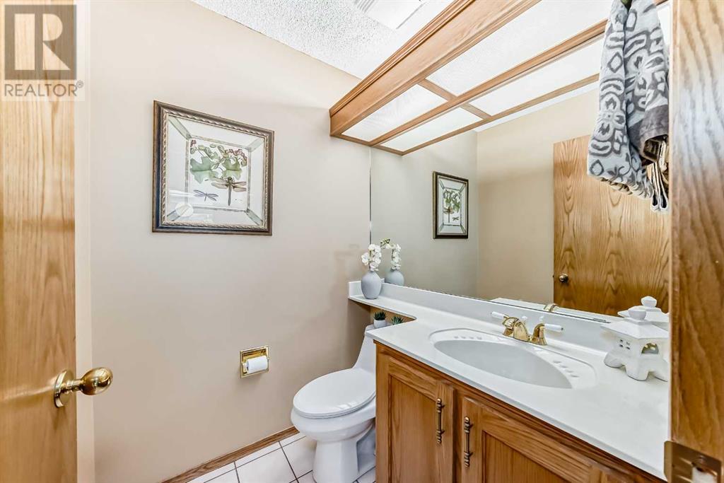 92 Oakmount Court Sw, Calgary, Alberta  T2V 5V8 - Photo 17 - A2222110