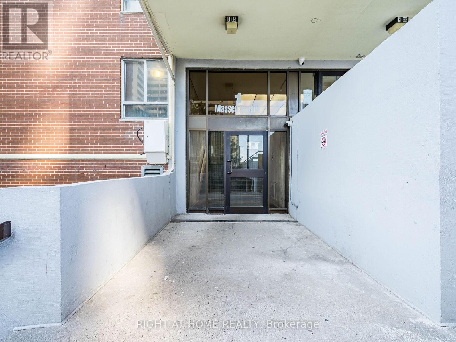 1208 - 1 Massey Square, Toronto (Crescent Town), Ontario  M4C 5L4 - Photo 2 - E12156012