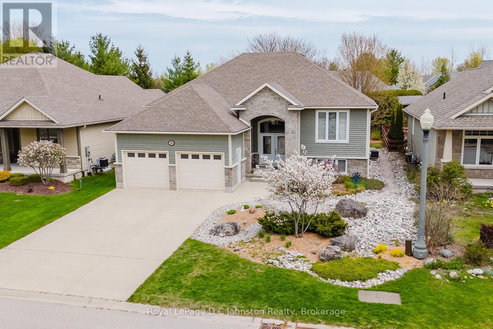 Property at 590 CREEKWOOD DRIVE image 2