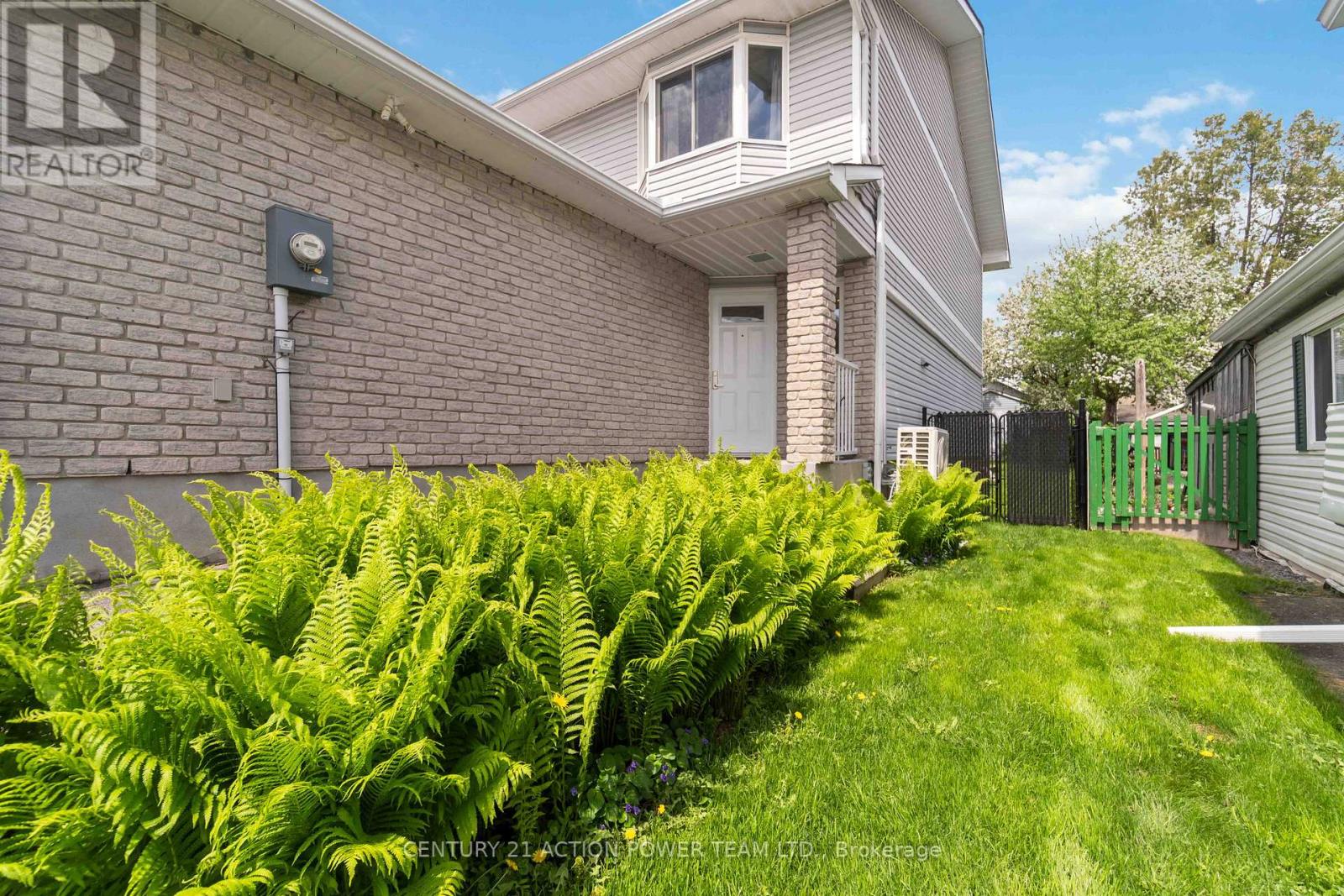 623 St Louis Street, Clarence-Rockland, Ontario  K4K 1K1 - Photo 4 - X12156026
