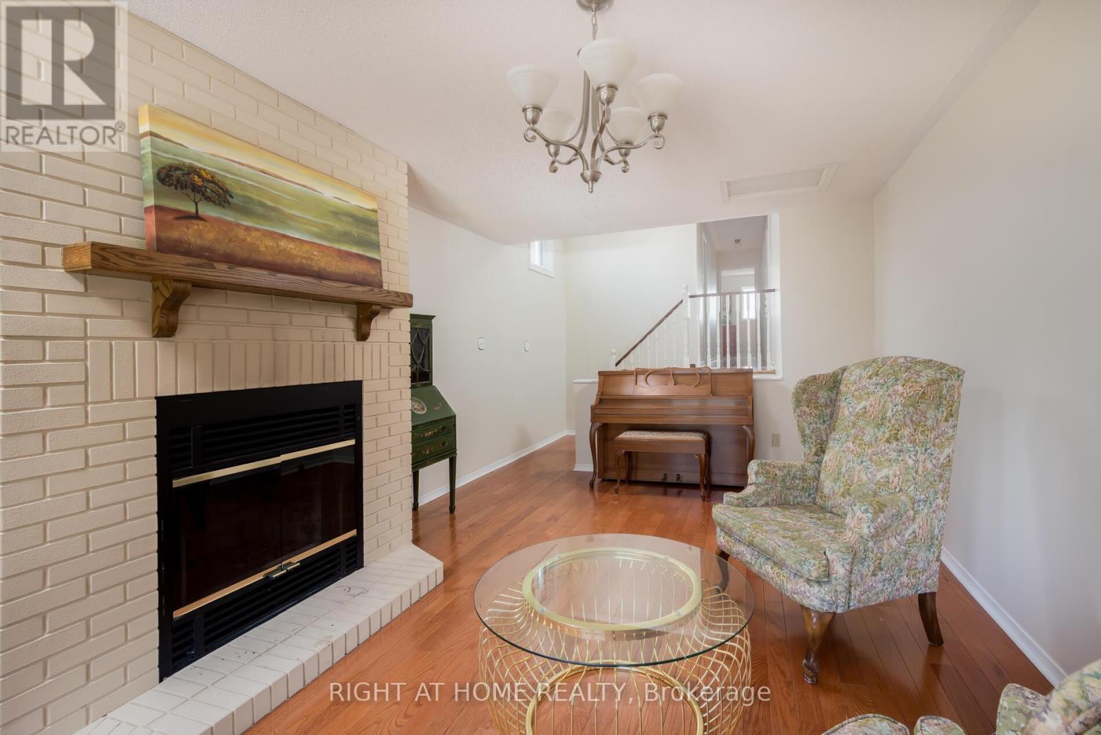 1532 Roseway Drive, Mississauga, Ontario  L5M 5M6 - Photo 17 - W12155732