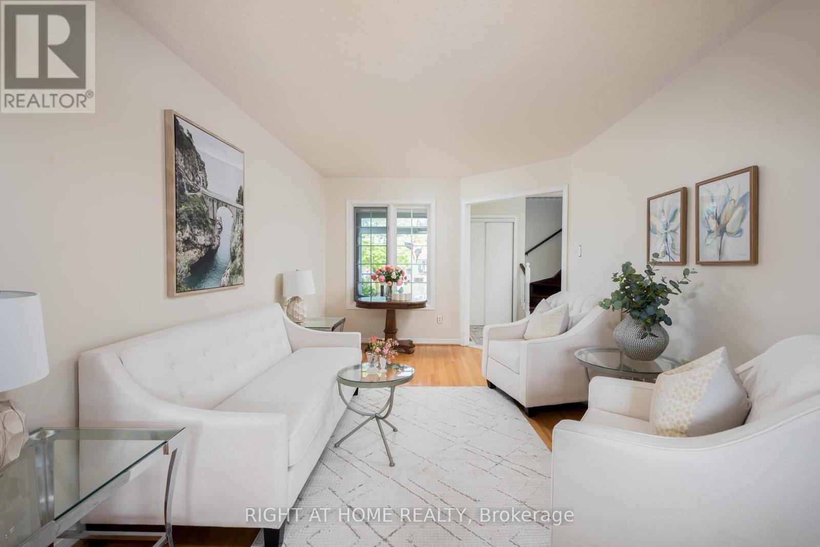 1532 Roseway Drive, Mississauga, Ontario  L5M 5M6 - Photo 9 - W12155732