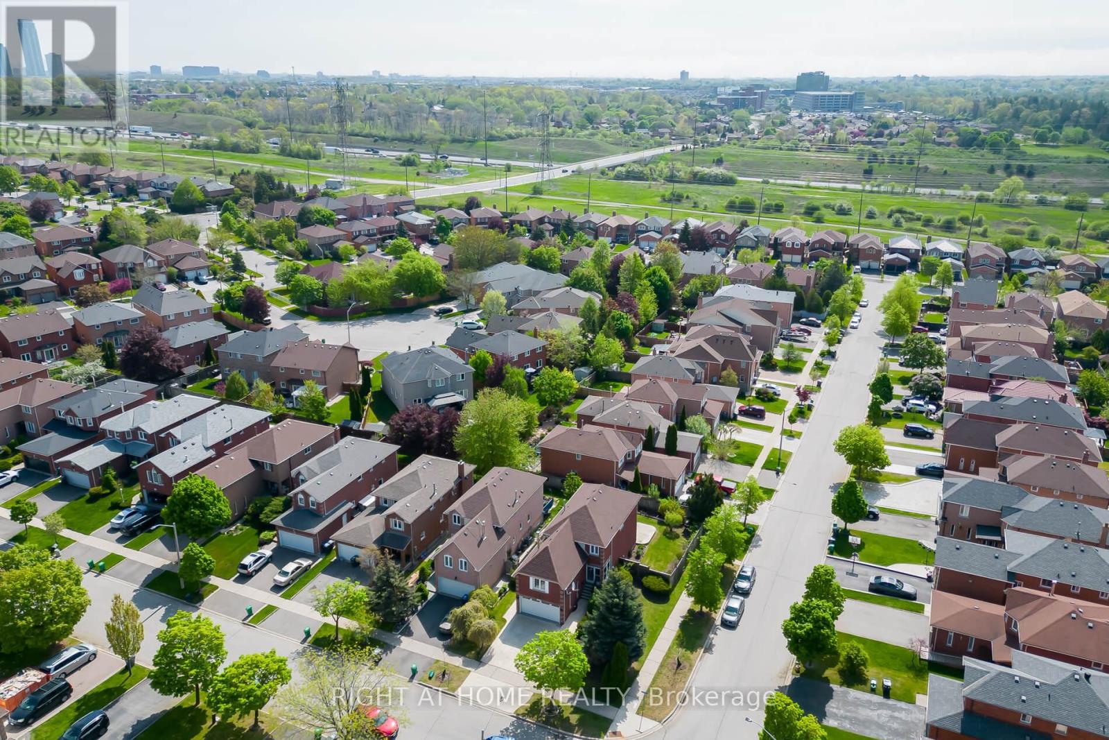 1532 Roseway Drive, Mississauga, Ontario  L5M 5M6 - Photo 36 - W12155732