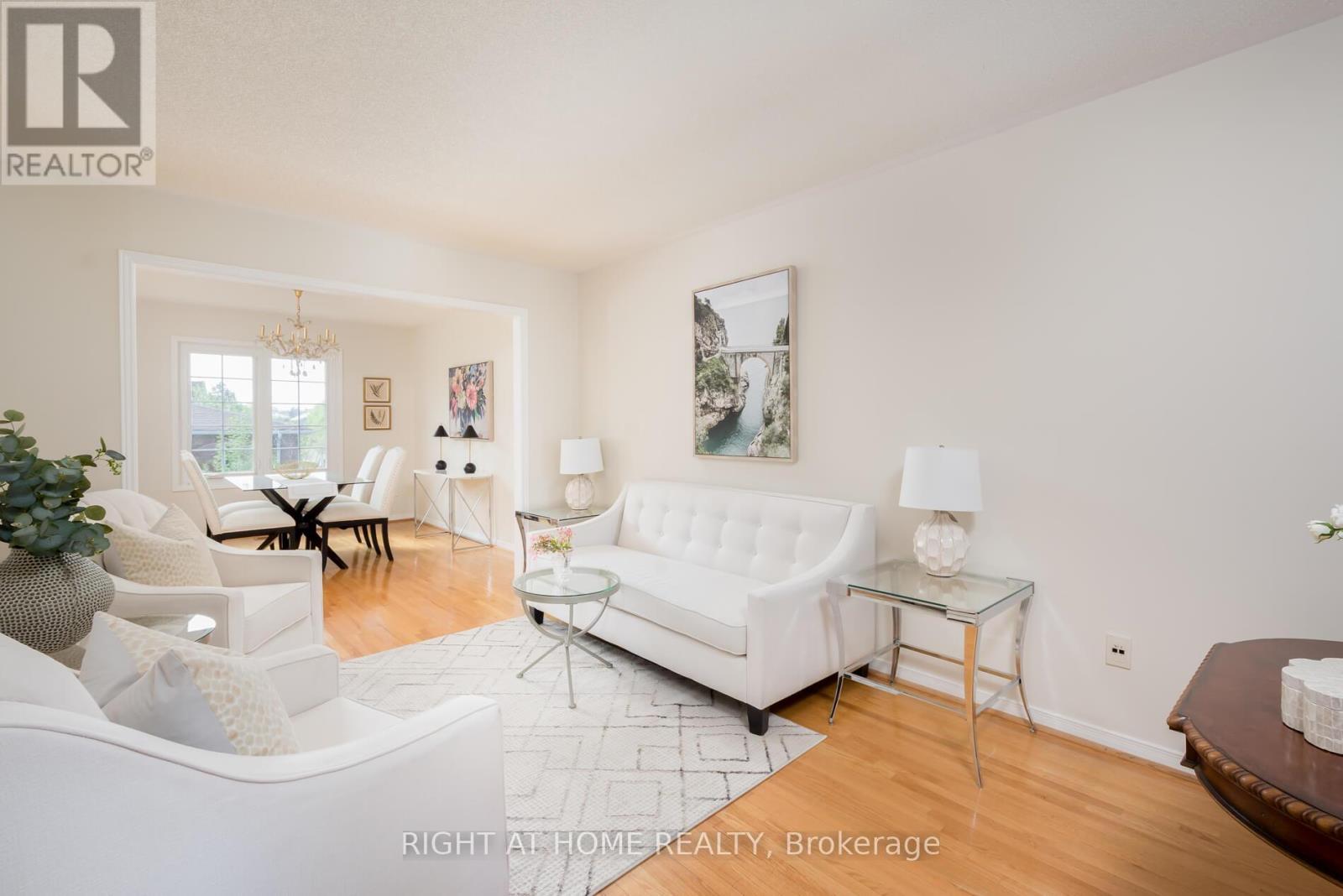 1532 Roseway Drive, Mississauga, Ontario  L5M 5M6 - Photo 7 - W12155732
