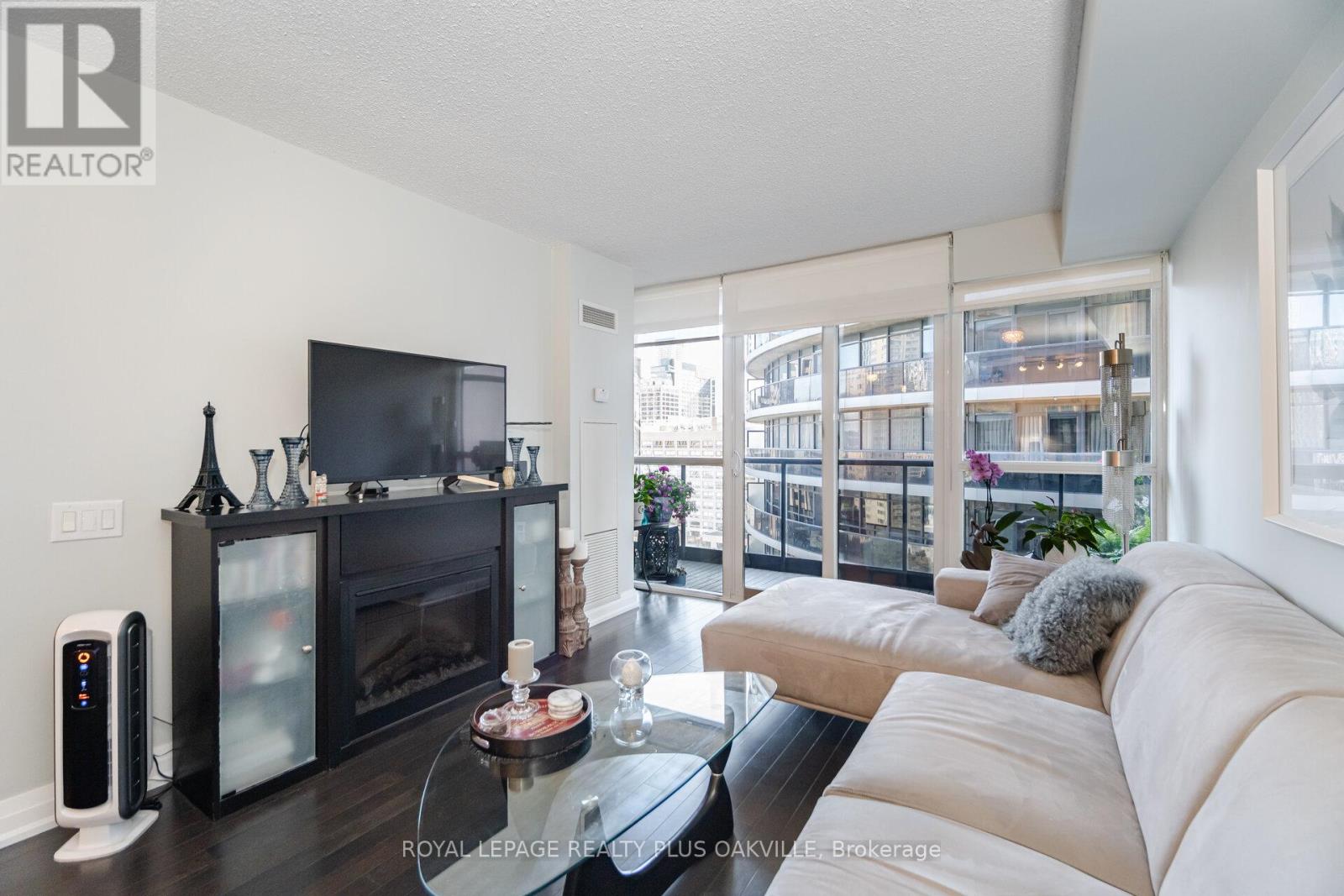1506 - 25 Carlton Street, Toronto, Ontario  M5B 1L4 - Photo 14 - C12154044