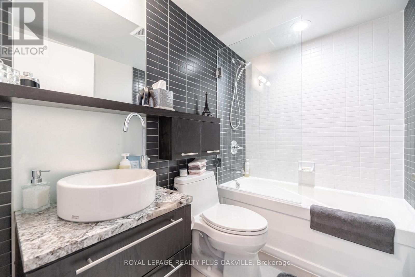 1506 - 25 Carlton Street, Toronto, Ontario  M5B 1L4 - Photo 18 - C12154044
