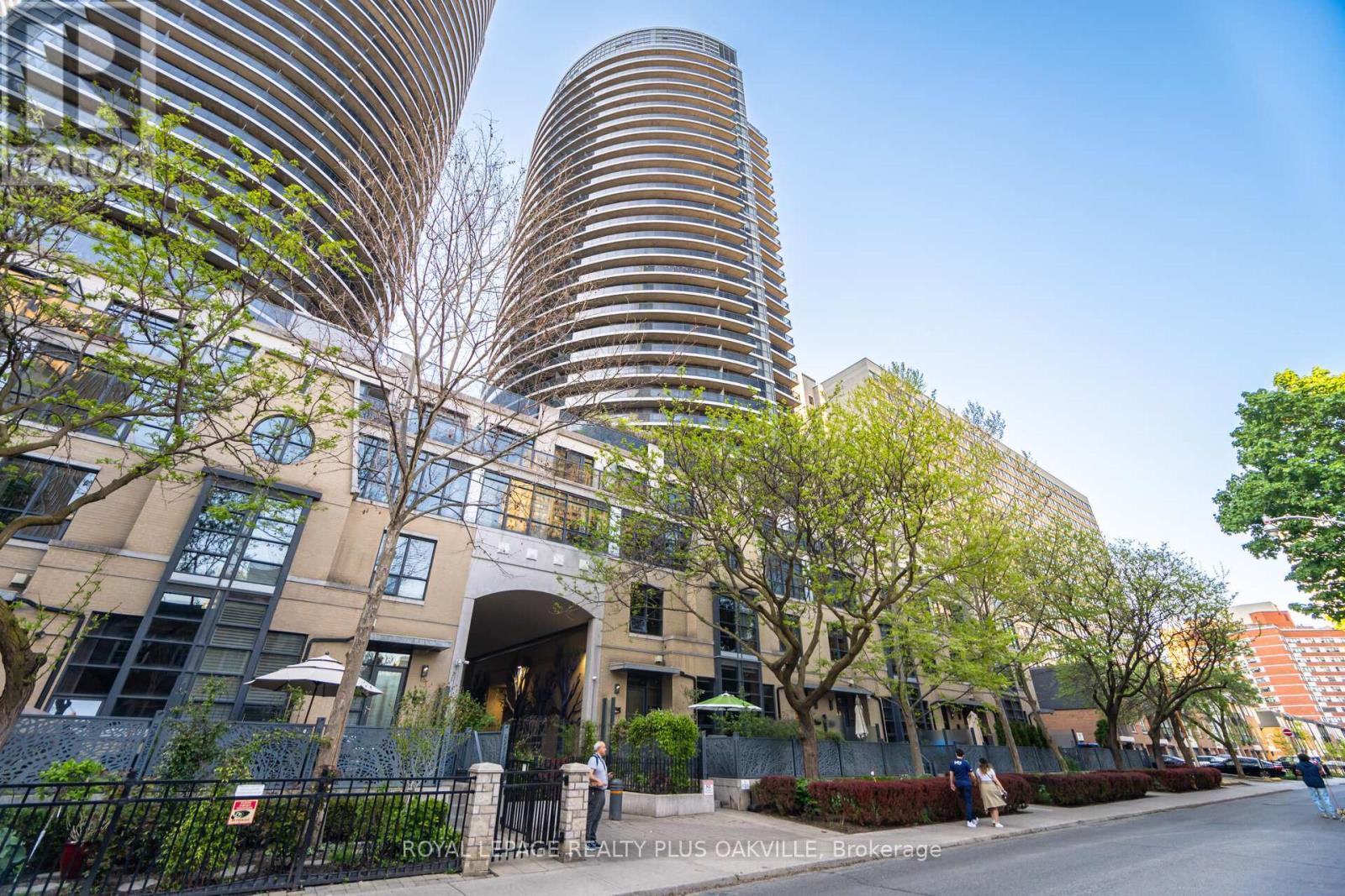 1506 - 25 Carlton Street, Toronto, Ontario  M5B 1L4 - Photo 1 - C12154044