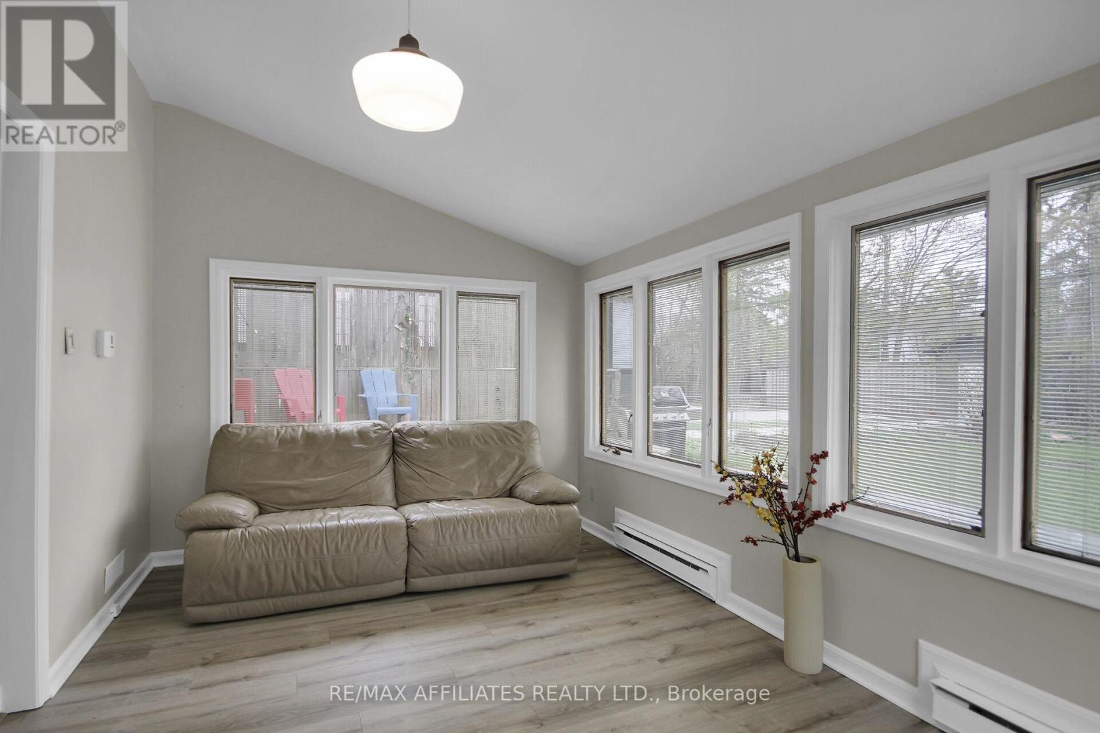 312 Mountbatten Avenue, Ottawa, Ontario  K1H 5W3 - Photo 14 - X12156046