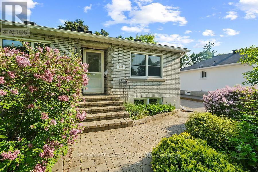 312 Mountbatten Avenue, Ottawa, Ontario  K1H 5W3 - Photo 2 - X12156046