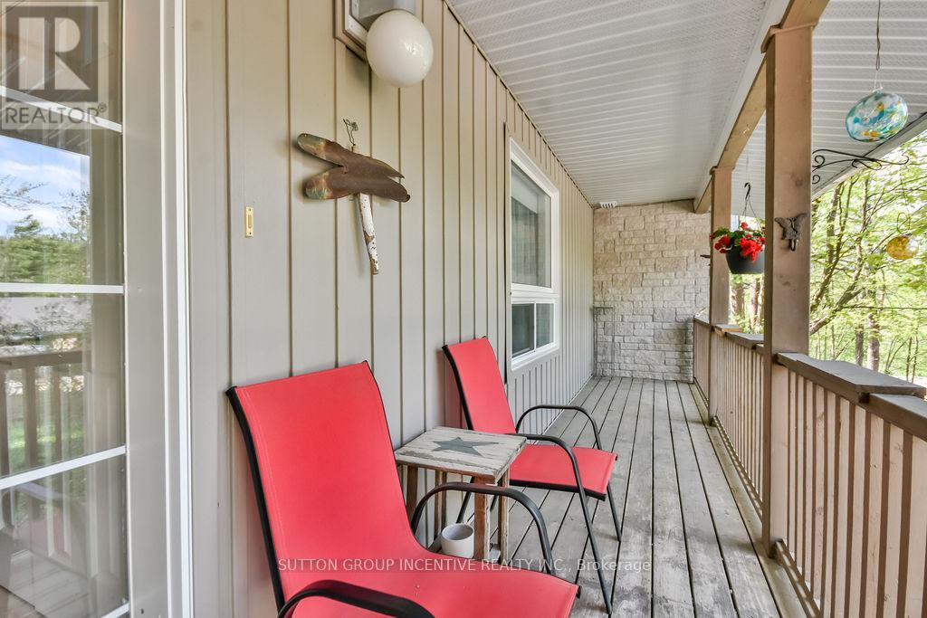 4 Country Club Lane, Oro-Medonte, Ontario  L4M 4Y8 - Photo 3 - S12156042