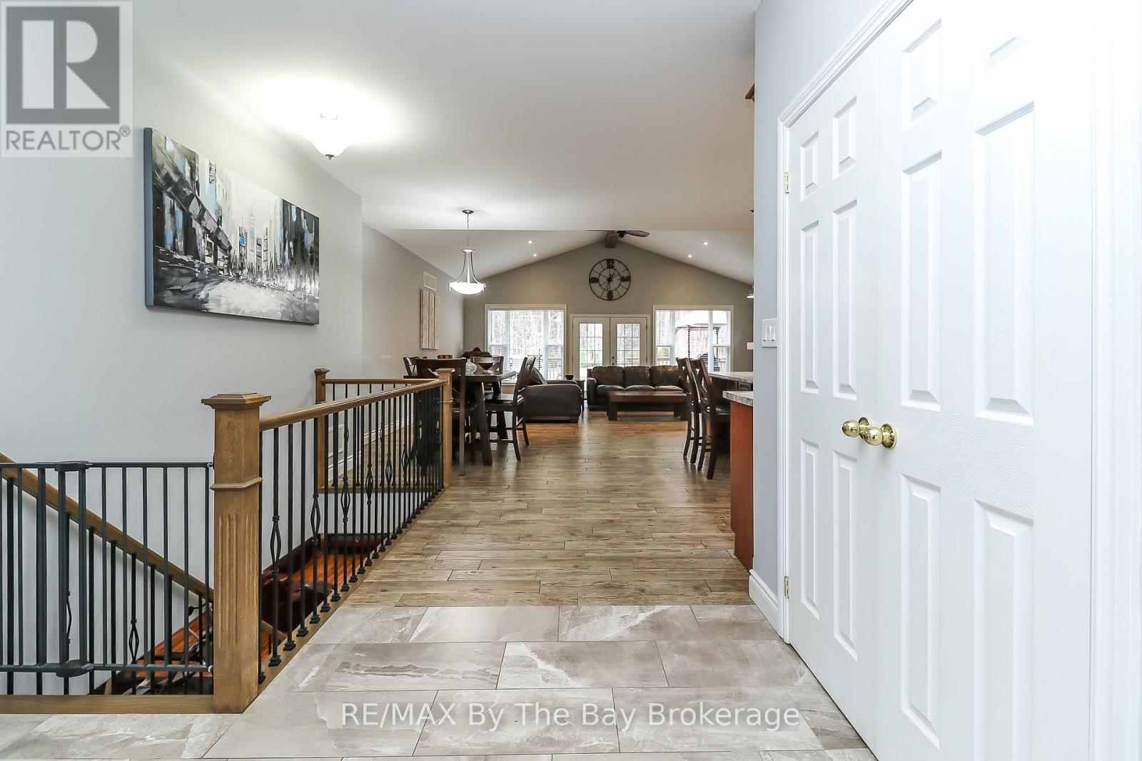 37 Wesley Avenue, Wasaga Beach, Ontario  L9Z 1C8 - Photo 8 - S12033932
