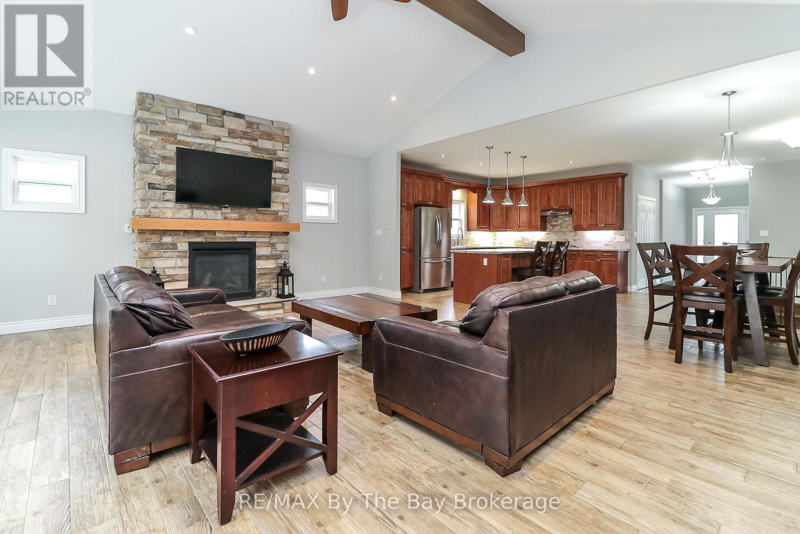37 Wesley Avenue, Wasaga Beach, Ontario  L9Z 1C8 - Photo 12 - S12033932