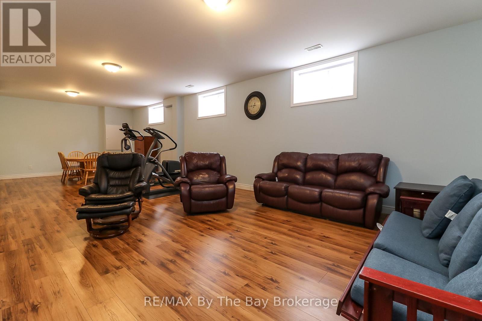 37 Wesley Avenue, Wasaga Beach, Ontario  L9Z 1C8 - Photo 24 - S12033932