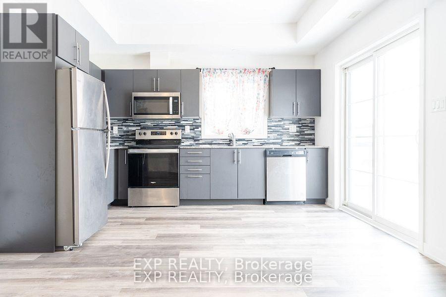 40 - 205 West Oak Trail, Kitchener, Ontario  N2R 1R4 - Photo 3 - X12156032