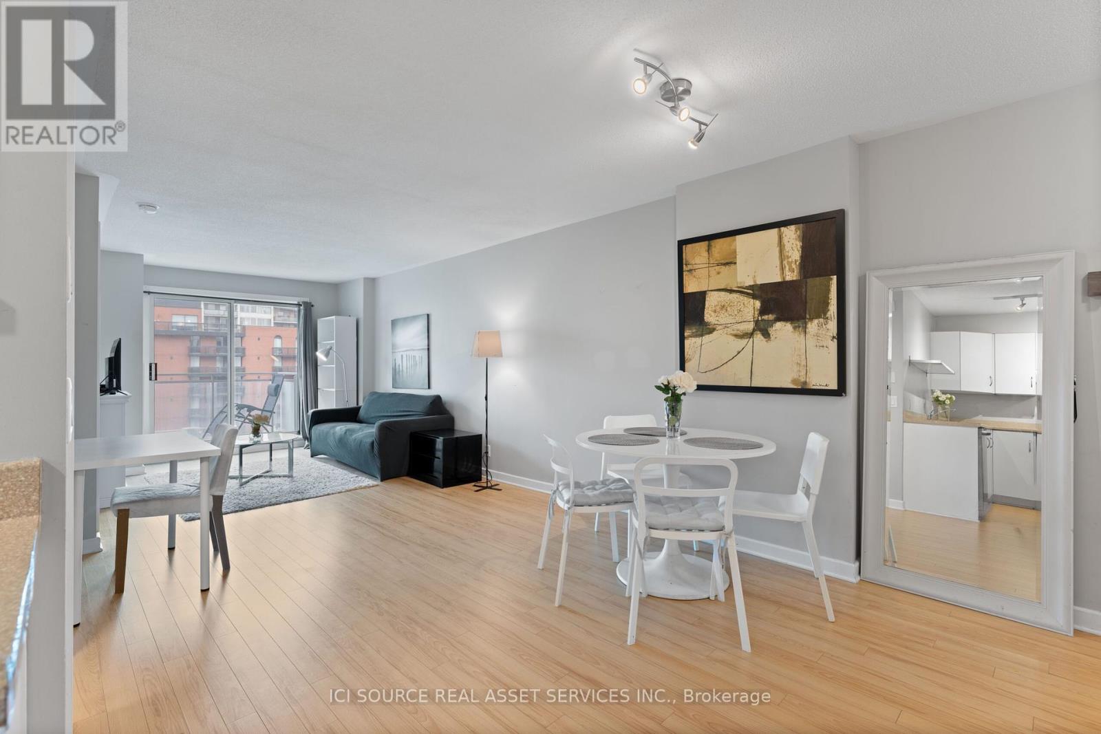 812 - 138 Somerset Street W, Ottawa, Ontario  K2P 0A3 - Photo 5 - X12156043