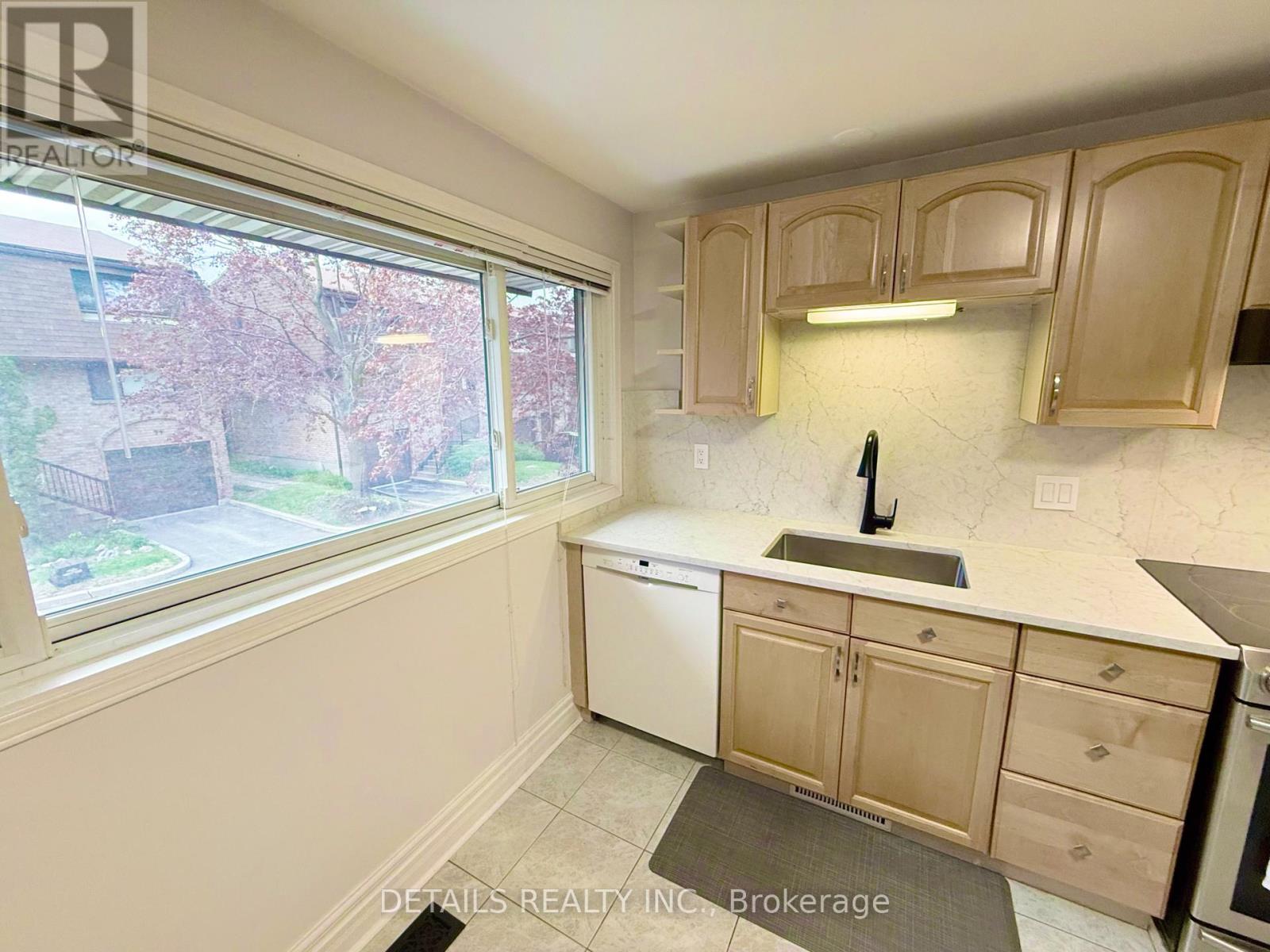 10 - 2 Bertona Street, Ottawa, Ontario  K2G 0W2 - Photo 33 - X12153456