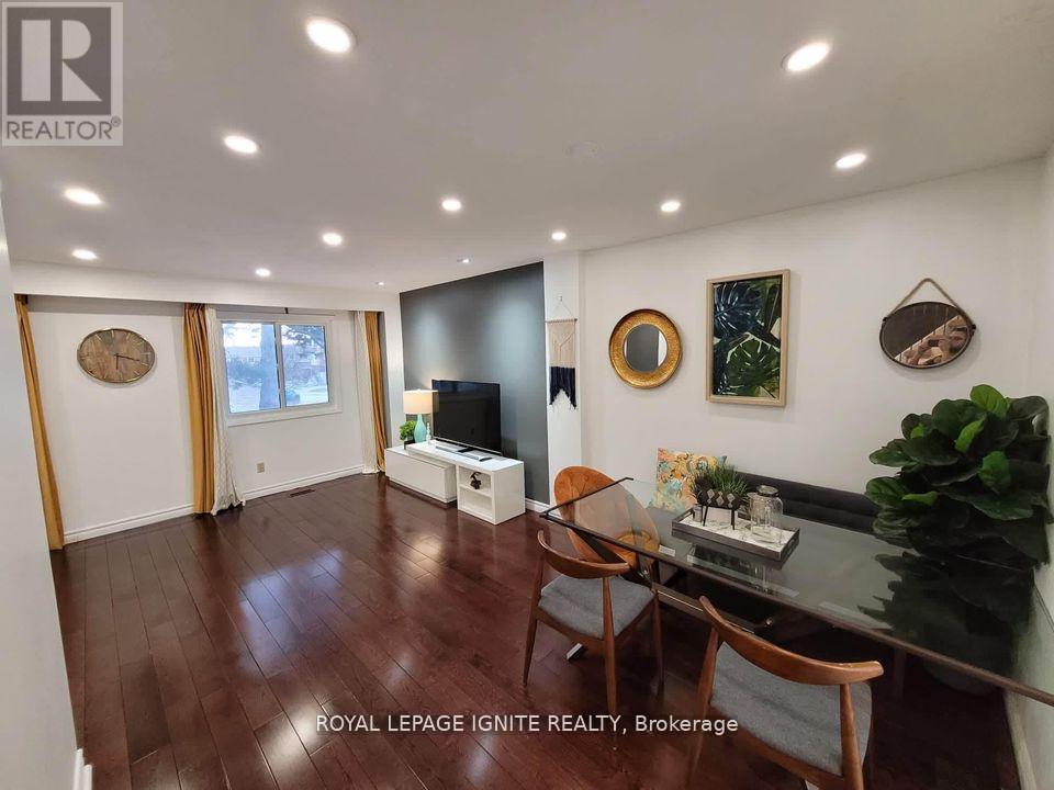72 Dundalk Drive, Toronto, Ontario  M1P 4T7 - Photo 2 - E12156071