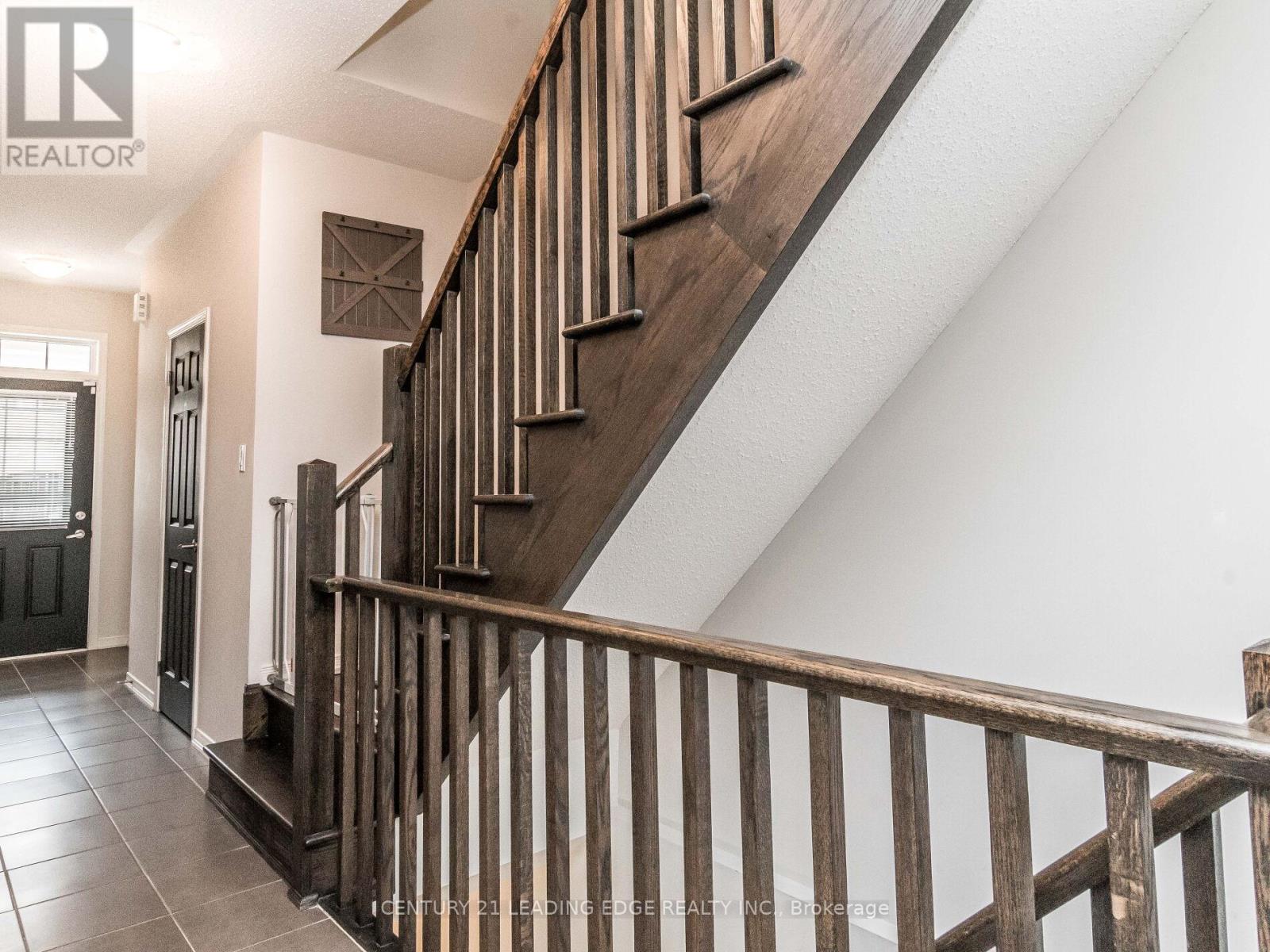 21 Utopia Way, Brampton, Ontario  L6P 4A6 - Photo 5 - W12156070