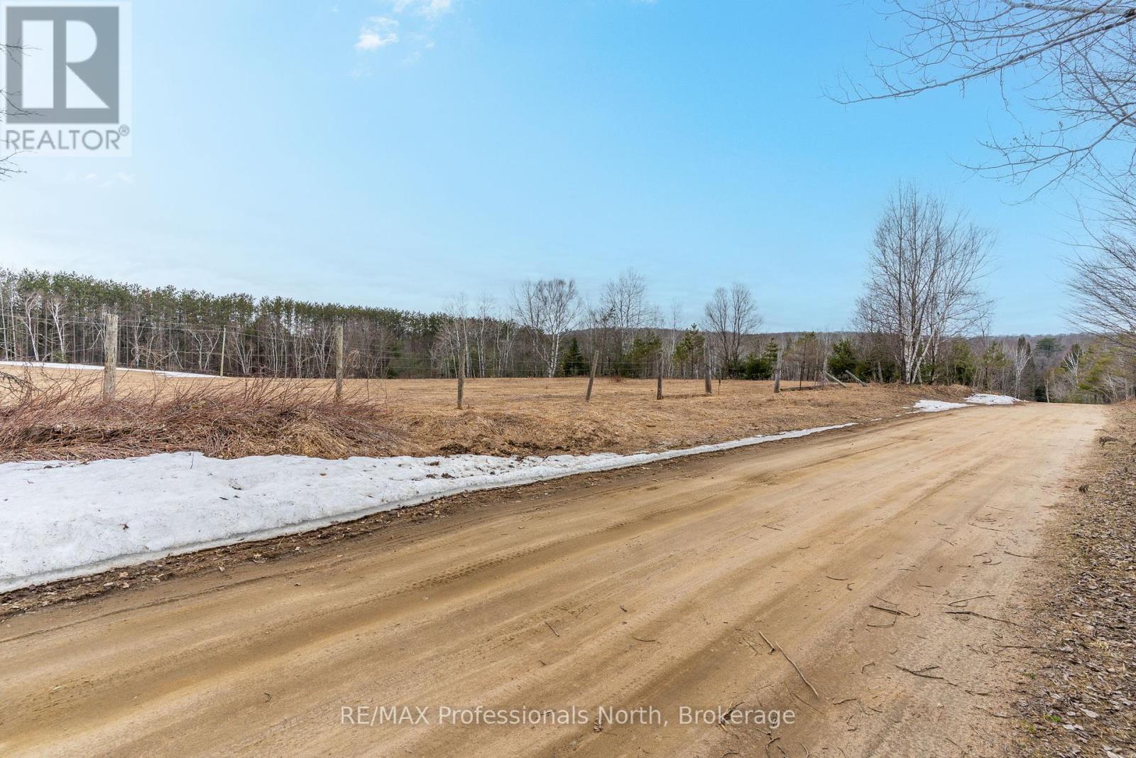 1010 Sturgeon Drive, Minden Hills, Ontario  K0M 2K0 - Photo 38 - X12087159